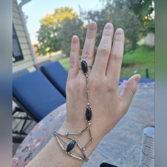 Sterling Size 7 Black Onyx Slave Bracelet Navajo Signed Jaqueline Silver - Picture 6 of 13